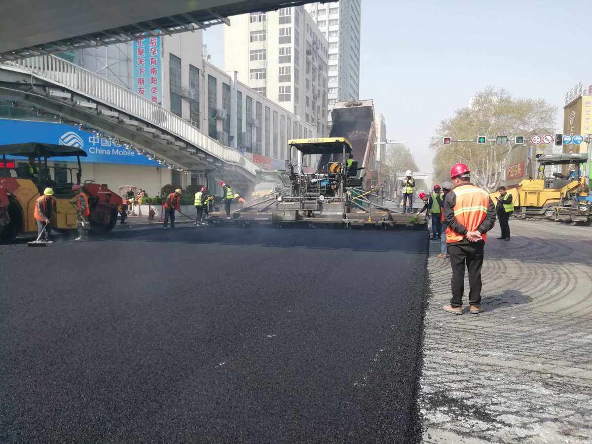 沥青路面摊铺